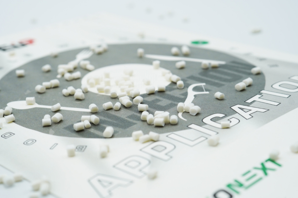 Nhựa kỹ thuật sinh học là gì? Lợi ích và ứng dụng nổi bật trong đời sống