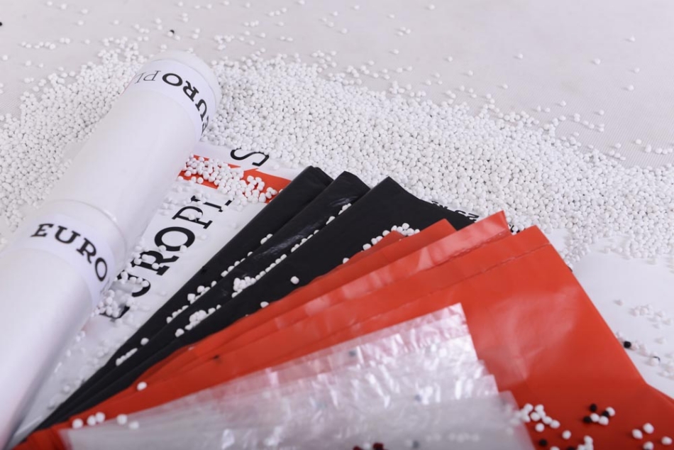 Plastic and Non Woven Shopping Bags: Real “Green” Bags