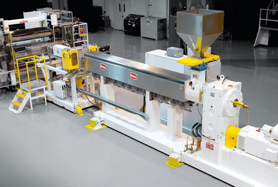 TOP 3 máy móc thiết bị ngành nhựa không thể bỏ qua