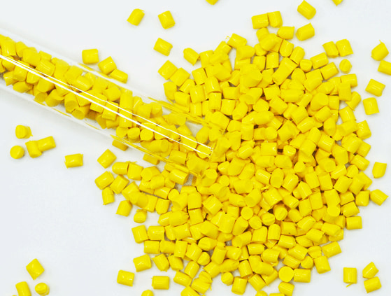 Màu sắc của nhựa ảnh hưởng đến tính chất vật liệu như thế nào?