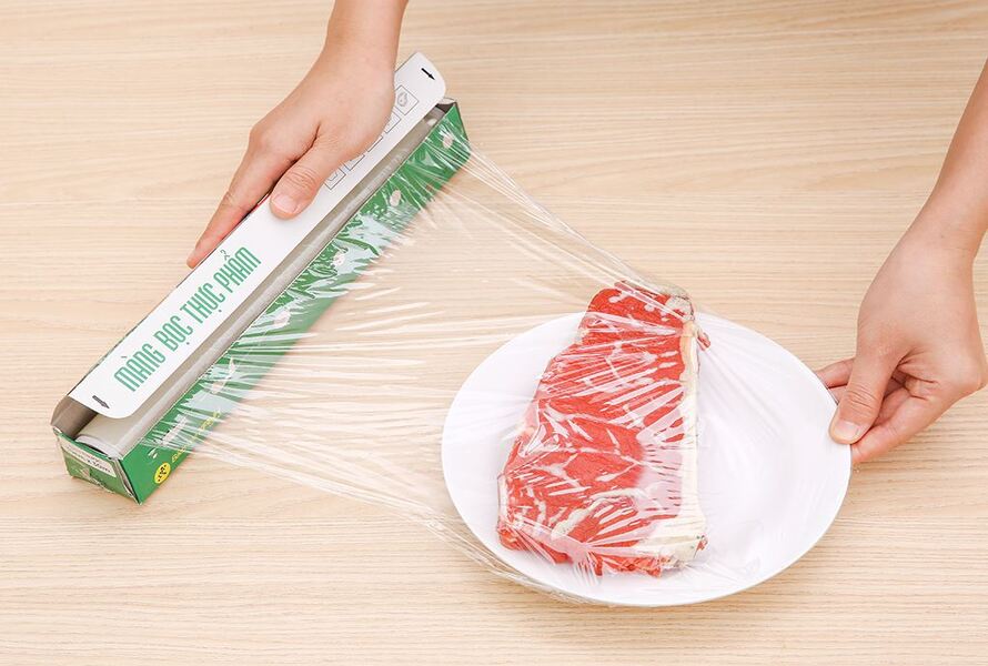 Both PE and PVC plastic can be used for food wrapping film.Both PE and PVC plastic can be used for food wrapping film.