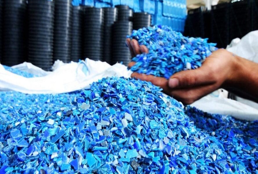 Post-industrial recycled plastic (PIR) is the result of collecting and processing plastic waste after the processing process is completed.