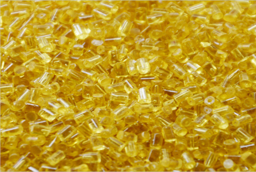 Transparent polyetherimide plastic beads can withstand heat up to 170 degrees Celsius for a long time.