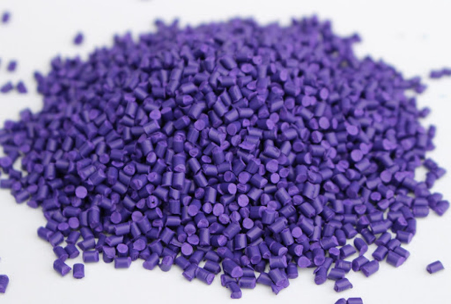 Violet masterbatch is considered one of the important raw materials that contribute to the characteristic purple color of plastic products