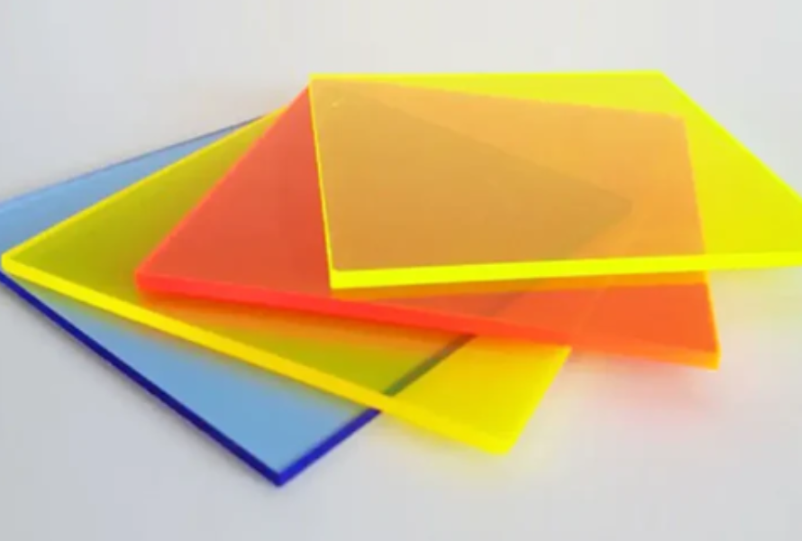 Acrylic is a suitable clear plastic for vacuum-forming applications, which requires high transparency. 