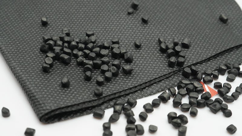 Carbon black masterbatch for non-woven fabric