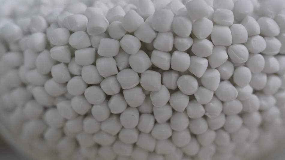 Top 4 reasons Calcium Carbonate is used by plastic manufacturers as fillers